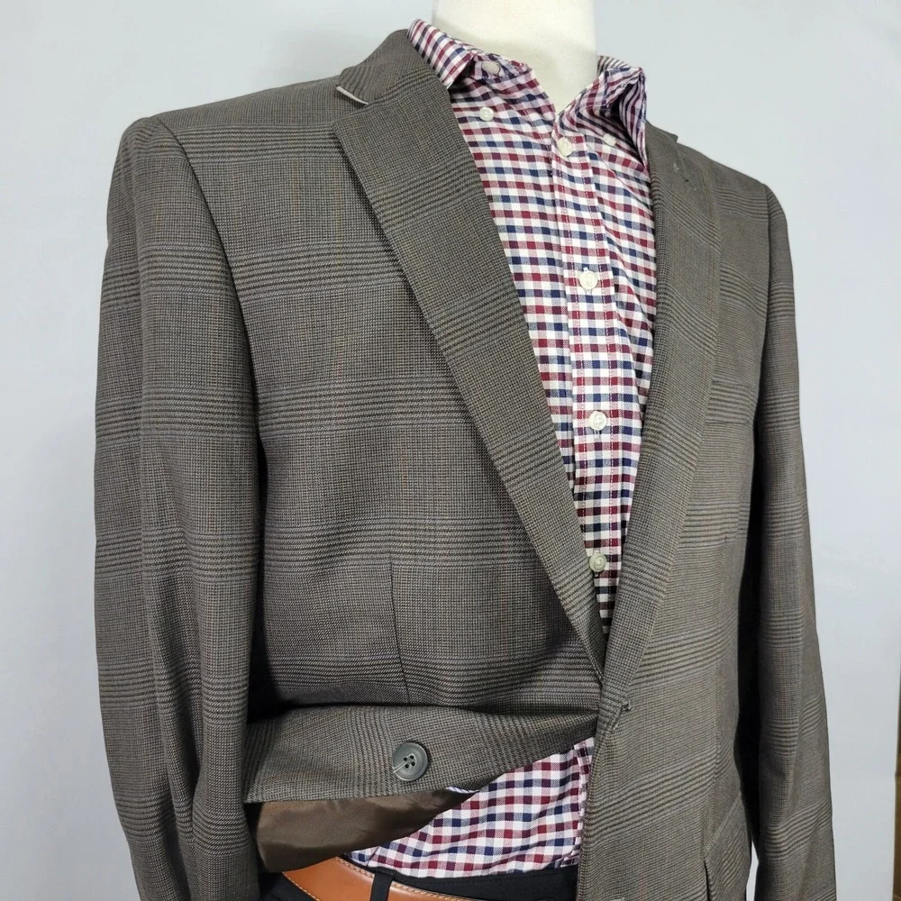 Haggar Men's Sport Coat Blazer Two Button Brown Plaid Polyester Blend 44R‎